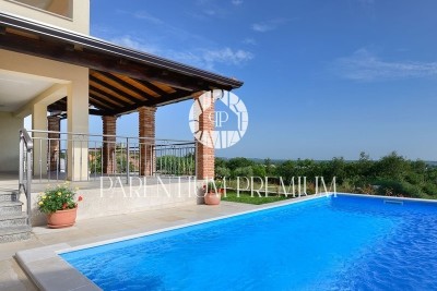 An excellent house with a swimming pool, a panoramic view and a beautifully landscaped yard.