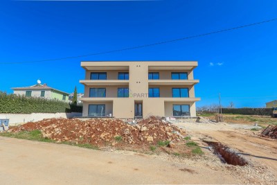 Stan s dvorištem 400m2, Poreč