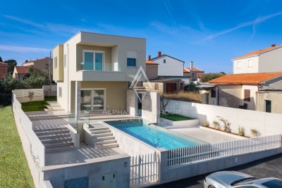 Istrien, Pula: Moderne Villa mit Pool nahe dem Meer