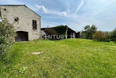 BUJE, MOMJAN, OKOLICA, SAMOSTOJEĆA KAMENA KUĆA