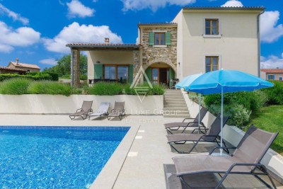 Istria, Buie, villa moderna in collina con piscina e vista