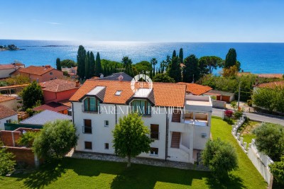 Umag – Rare Investment Opportunity: Spacious House Just 100 m from the Sea