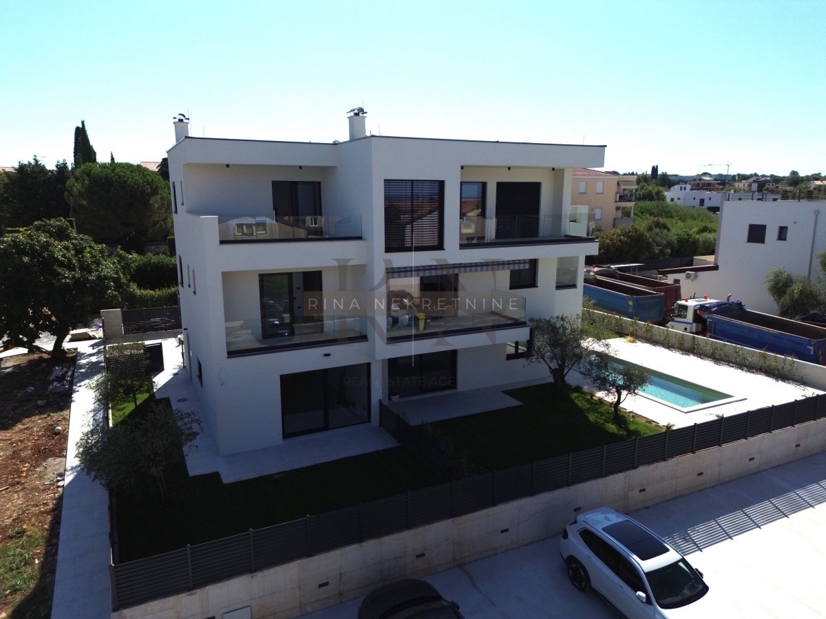 ISTRIA – POREČ – 125 m² WOHNUNG MIT GARTEN UND MEERBLICK
