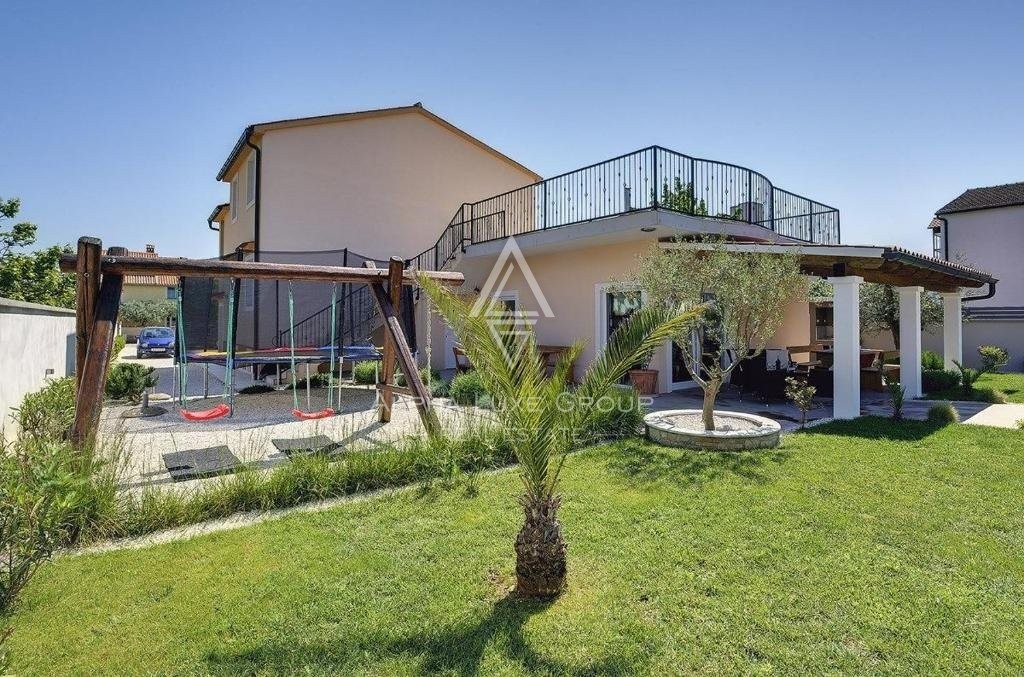 Haus mit märchenhaftem Garten und Pool am Meer, Istrien, Medullin