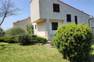 PULA – Škatari, casa unifamiliare con ampio giardino