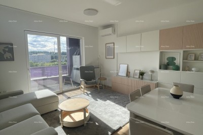 Ruim en modern ingericht appartement in het centrum van Pula met uitzicht op groen
