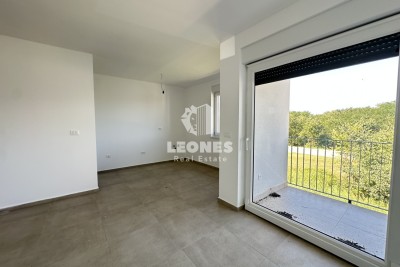 Appartamento al primo piano con vista aperta sul mare nelle vicinanze di Parenzo