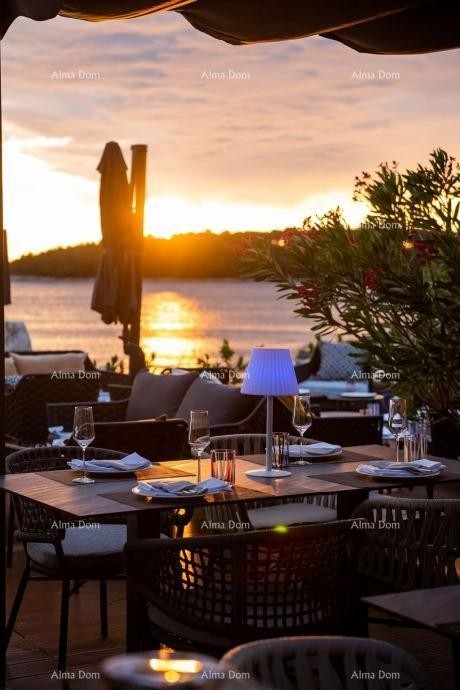 ROVINJ, Etabliertes Restaurant am Meer zu verkaufen (Raumvermietung)