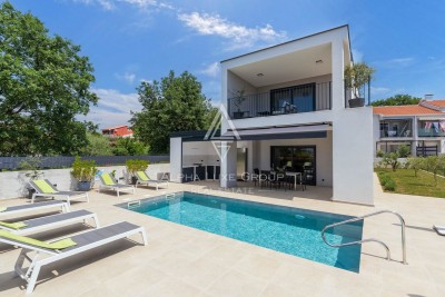 Istrien, Poreč : Moderne Villa mit Pool und Whirlpool