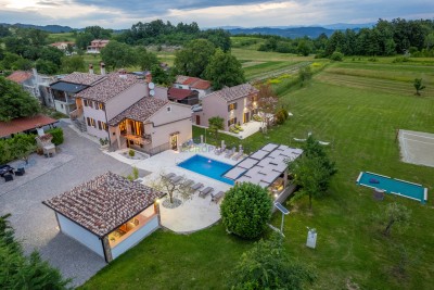 Charmantes Anwesen im Herzen Istriens: drei Häuser, ein Swimmingpool und ein wunderschöner Garten