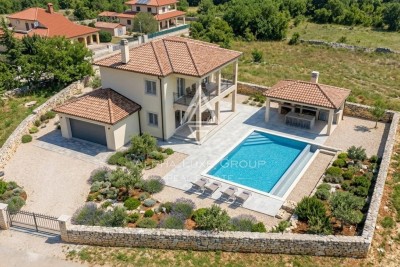 Istria, Kanfanar: Family house with building potential