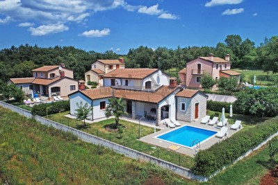 ISTRIEN, POREČ - IN DER NÄHE VON POREČ, Familienhaus 140 m², Swimmingpool, Natur