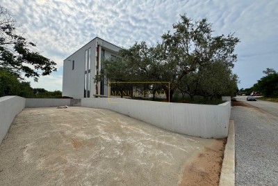 Moderna vila z bazenom in pogledom na morje, 5 km od Poreča – novogradnja 2025 - v fazi gradnje