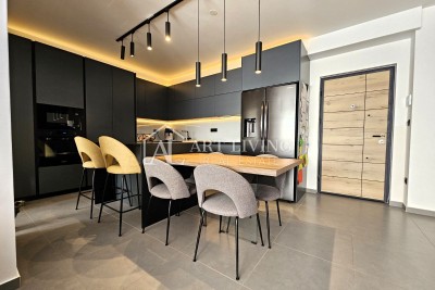 Istria, Umag - luxurious three-bedroom apartment of 100 m2 in a prime location