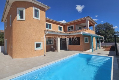 Barbariga, Villa im Toskanischen Stil mit Pool im Mittelmeer, Meerblick