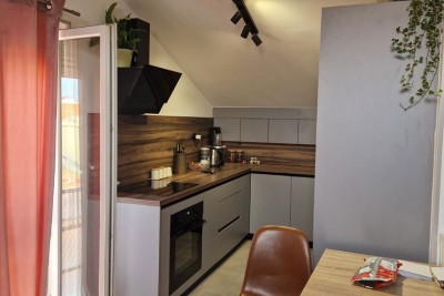 Appartamento a Parenzo, centro, 3° piano, vista mare, 52 m²