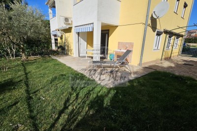 Appartamento soleggiato con giardino privato e parcheggio – Vicino al mare e al centro