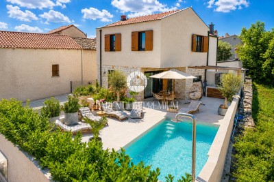 Marčana, modernes Haus mit Pool in der Nähe des Zentrums