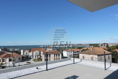 Stanovanje v Umagu z krovnom terasom - top lokacija 150m od morja!