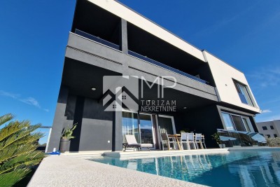 Medulin, eine neu gebaute Villa mit offenem Meerblick