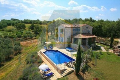 Villa in pietra istriana con piscina a Vižinada!