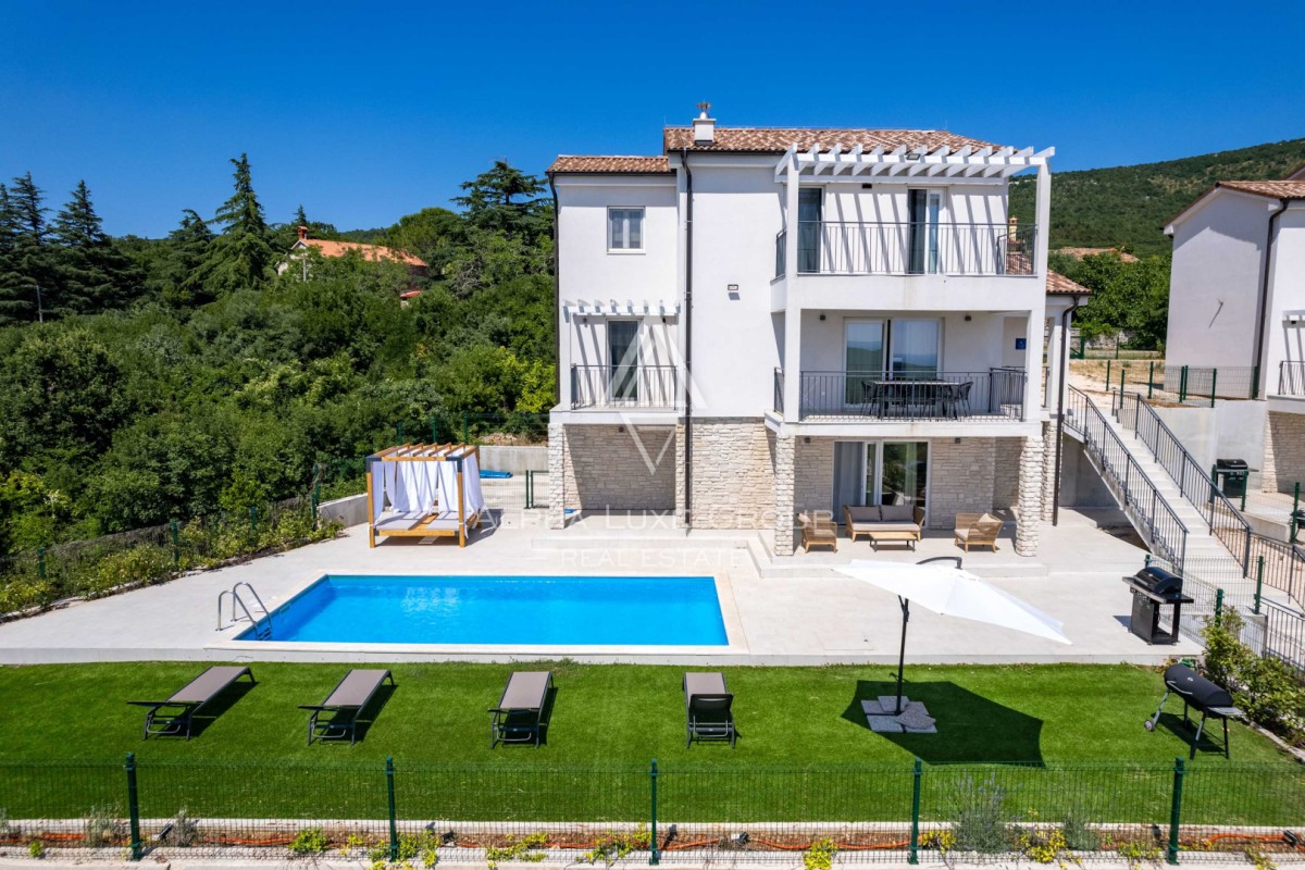 Istrien, Diminići – Villa mit wunderschönem Pool und Panoramameerblick