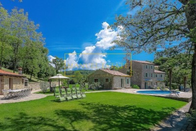 Kamena kuća od 240 m2, u okolici Buja