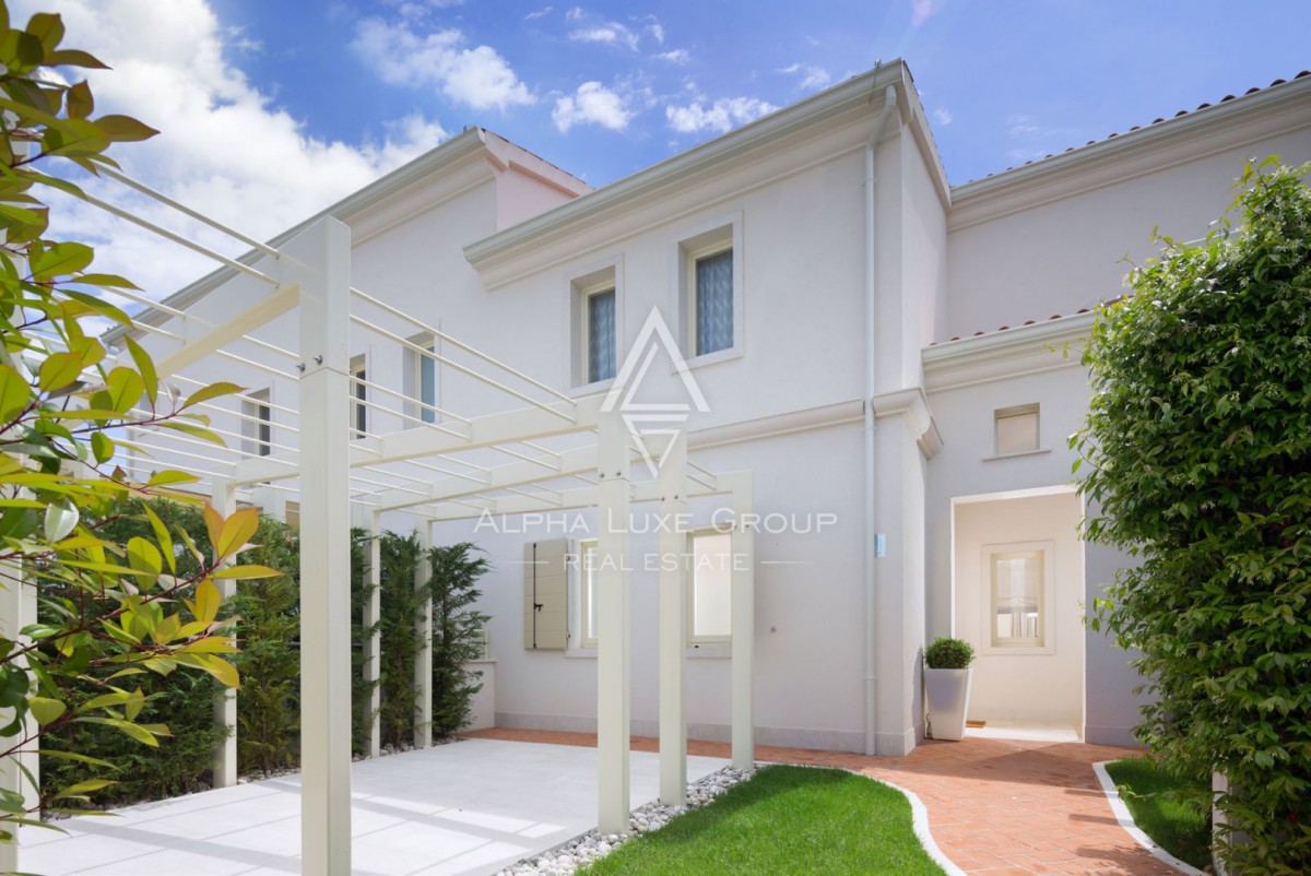 Elegante Villa mit Pool in der Nähe von Poreč – nahe dem Meer