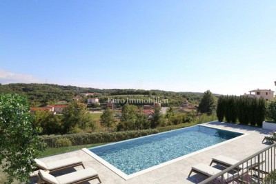 Geräumige Villa mit Pool und freiem Blick