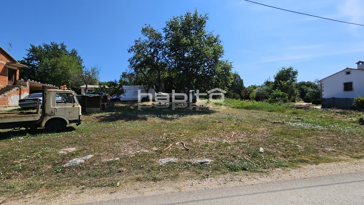 Višnjan - Baugrundstück mit Meerblick, ruhige Lage