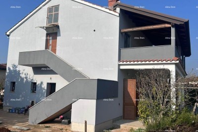 Poreč – Wohnung im Obergeschoss mit Garten