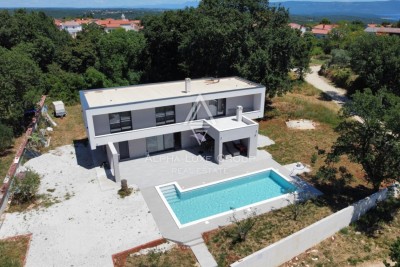 *New construction* Stylish villa in exposed location at the gates of Pula