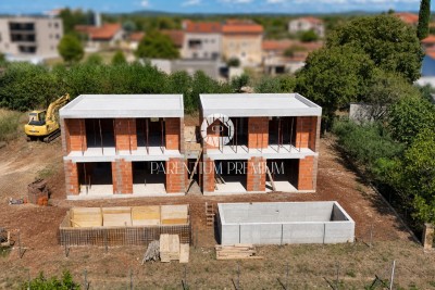 Poreč - Moderna dvojna kuća s bazenom 5min od centra - u izgradnji