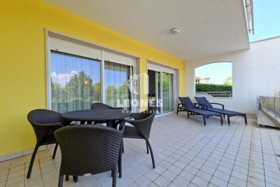 Spacious apartment with a sea view on Crveni Vrh, near Umag