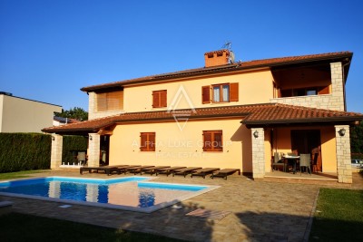Istria, Parenzo: Casa mediterranea piscina appartamenti