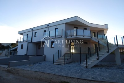 Umag - okolica, čudovit apartma v pritličju na atraktivni lokaciji le 150 m od morja