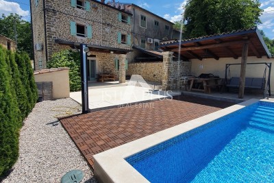 Steinhaus mit Pool + Wohnung, Blick an  Motovun