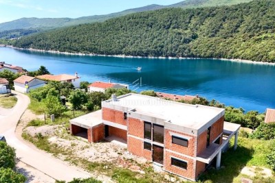 Istrien – moderne Villa mit Pool 80 m vom Meer