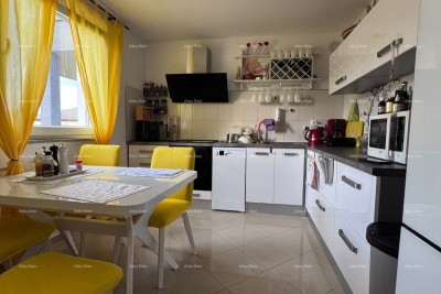 PULA – Geräumige Wohnung von 72 m² im ersten Stock, mit zwei Terrassen und Parkplatz