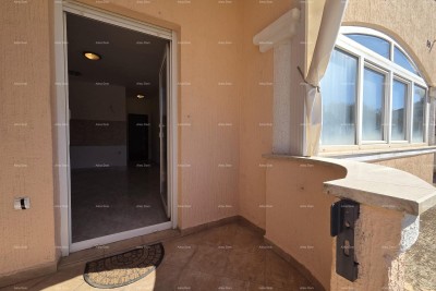 Sale - Ground floor apartment with parking space, Pula!