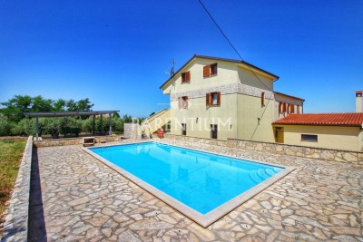 Istra, Poreč okolica - Apartmanska kuća s bazenom i pogledom na more (47130)
