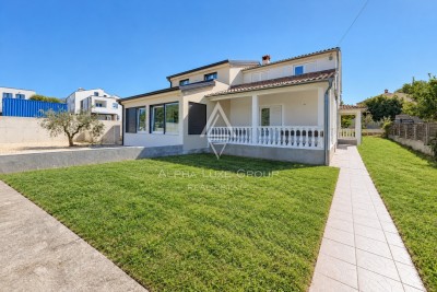 Poreč, Antonci – Dvojna kuća s tri spavaće sobe, terasom i okućnicom, 135,30 m²