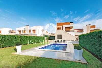 Komplett möblierte und ausgestattete Villa mit Pool in Meeresnähe