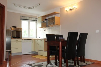 ROVINJ, PRODAJE SE TROSOBAN STAN BLIZU MORA