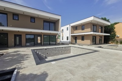 Svetvinčenat, Smoljanci - Newly built modern villa with pool for sale