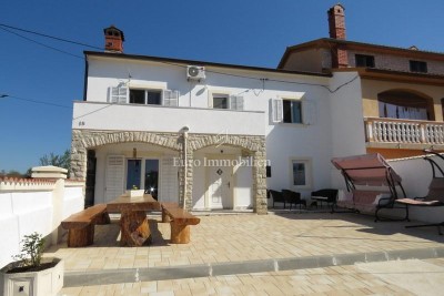 Istra - kamena kuća s bazenom na mirnoj lokaciji