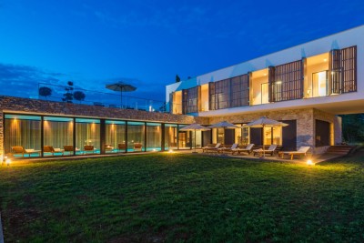 Luksuzna vila sa unutarnjim/vanjskim bazenom