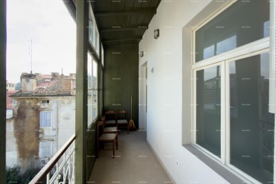 Renovirani stan u Centru Pule! Par koraka od gradske tržnice.