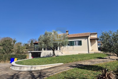 Poreč, Sv. Lovreč, Umgebung, Ferienhaus mit Pool und Garage, 24 km vom Meer entfernt