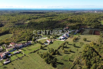 POREČ, VIŠNJAN, GRAĐEVINSKO + POLJOPRIVREDNO ZEMLJIŠTE NA MIRNOJ LOKACIJI